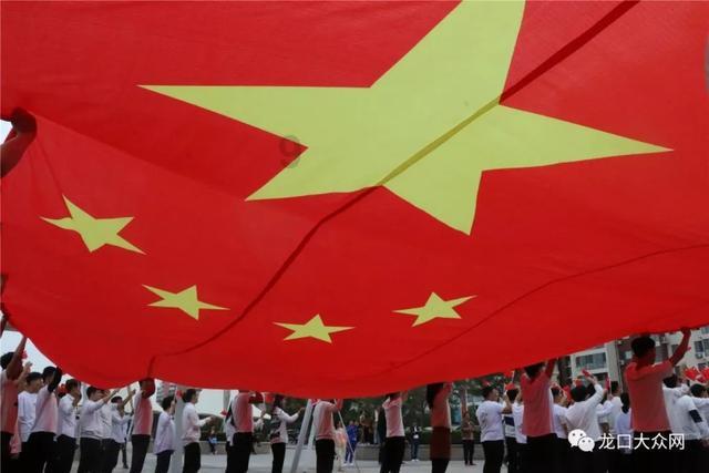 不知是清冷孤傲还是妖娆妩媚——杨采钰