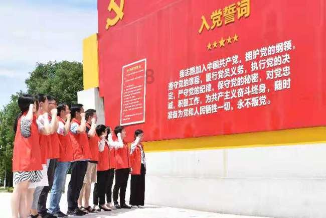 真的离谱，去了一趟外地旅游居然拍了一大堆的游客照