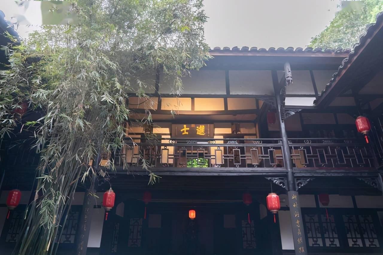 茄子是个好东西，含有丰富的膳食纤维，常吃有润肠通便的功效