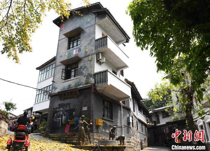 鹿晗鞭炮头曝光：本以为是酷少，下一秒华丽变身
