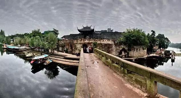 明后两天雨水“驻足”滇中及以东以南  高海拔地区有降雪~